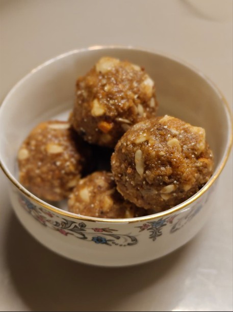Gond Dry Fruits Ghee Ladoo